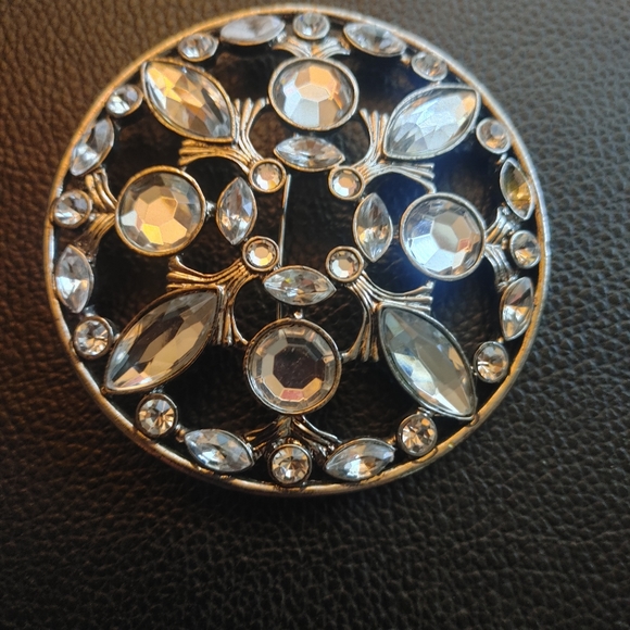 HUGE Rhinestone pin - Picture 3 of 9